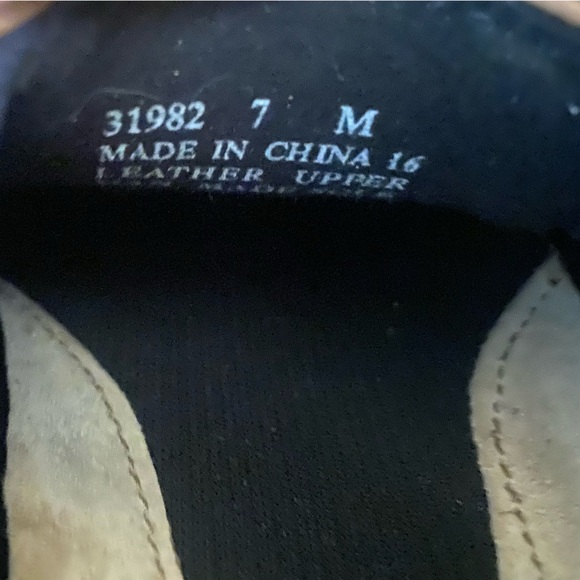 Clarks Brown Suede Loafers with Elastic Goring 7 - Picture 4 of 4